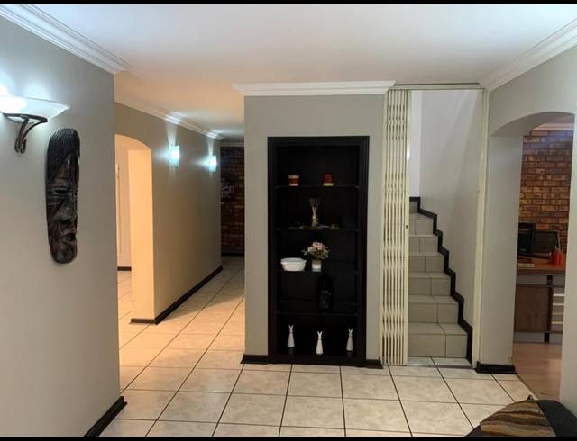 4 BEDROOM HOUSE FOR SALE IN SUNWARD PARK